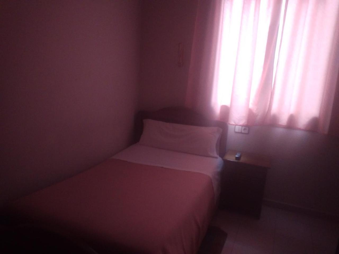Hostal Gaudi Мадрид Екстер'єр фото
