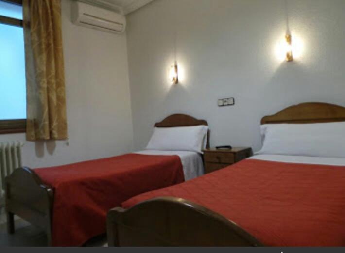 Hostal Gaudi Мадрид Екстер'єр фото